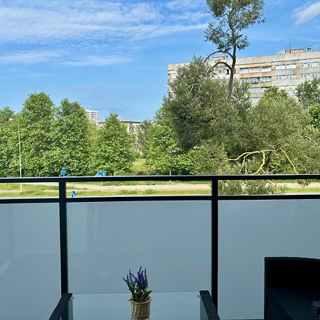 Apartment Green With Private Bike Storage 斯维诺乌伊希切 外观 照片