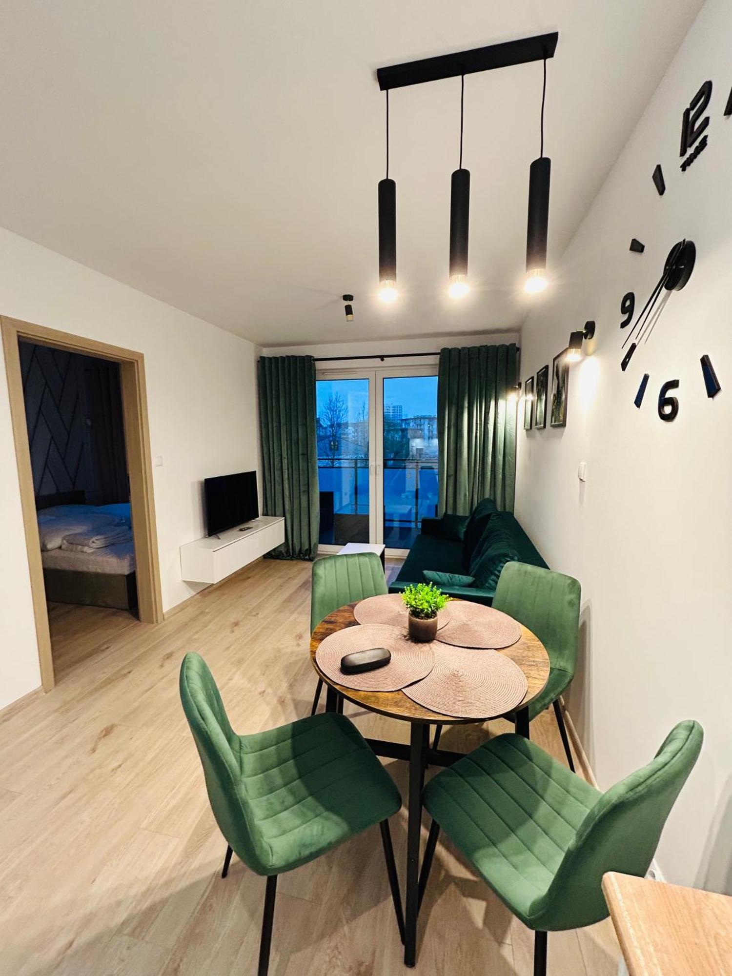 Apartment Green With Private Bike Storage 斯维诺乌伊希切 外观 照片
