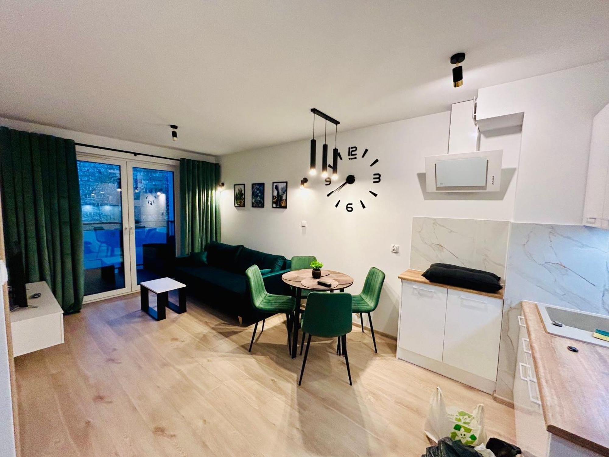 Apartment Green With Private Bike Storage 斯维诺乌伊希切 外观 照片