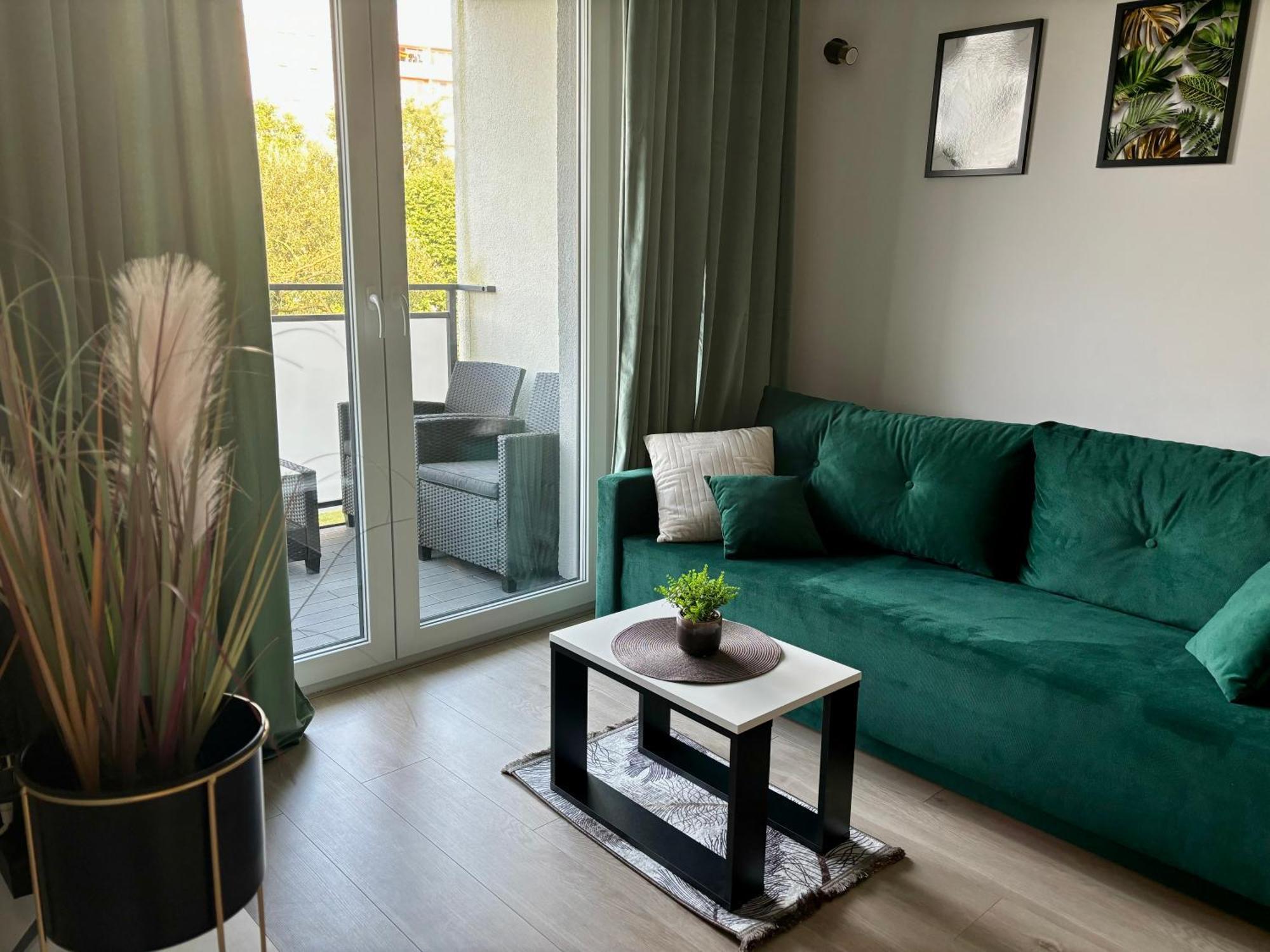 Apartment Green With Private Bike Storage 斯维诺乌伊希切 外观 照片