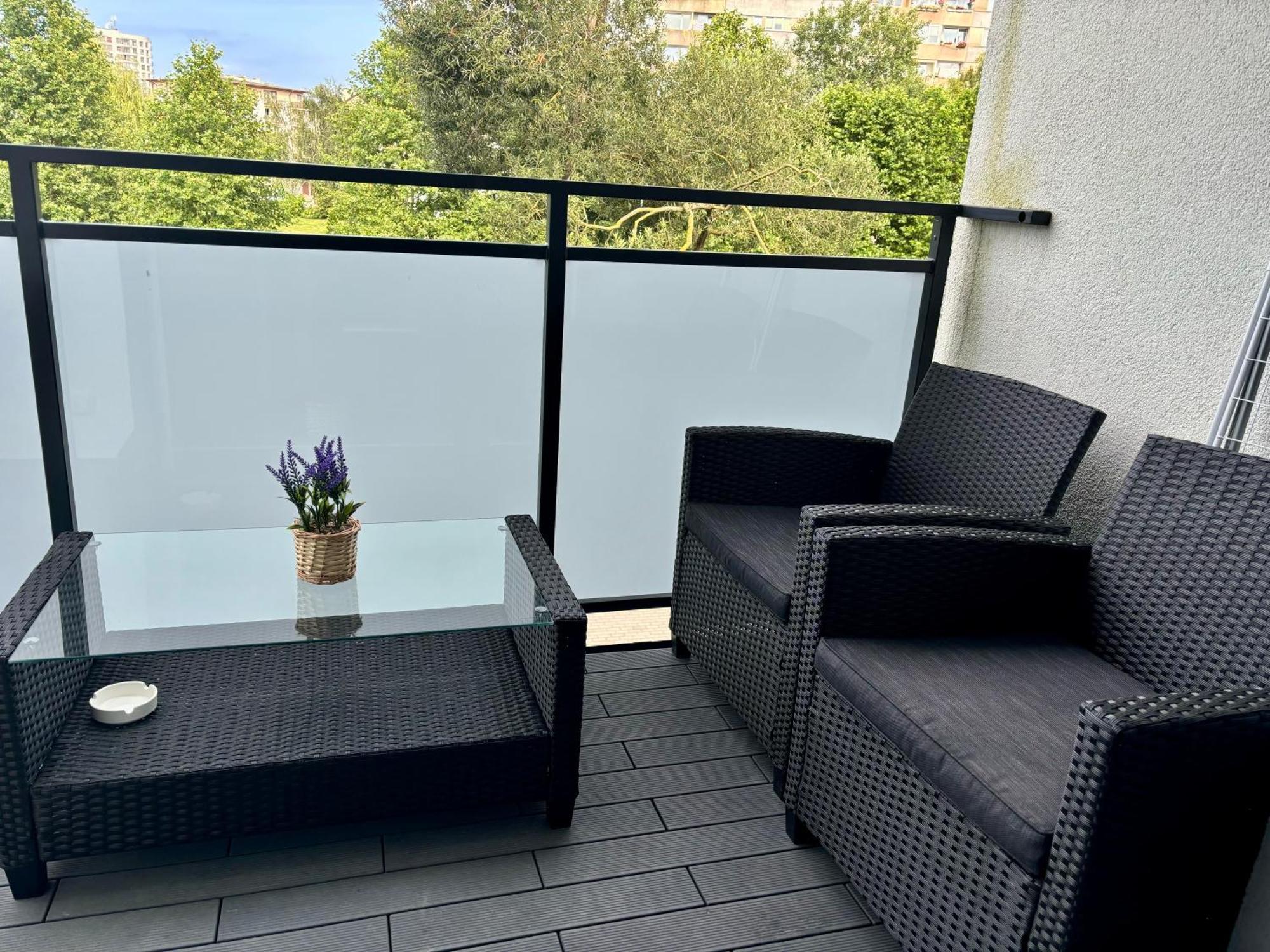 Apartment Green With Private Bike Storage 斯维诺乌伊希切 外观 照片