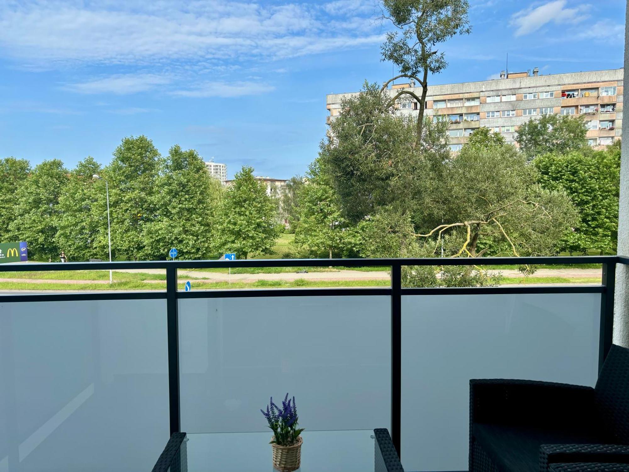 Apartment Green With Private Bike Storage 斯维诺乌伊希切 外观 照片