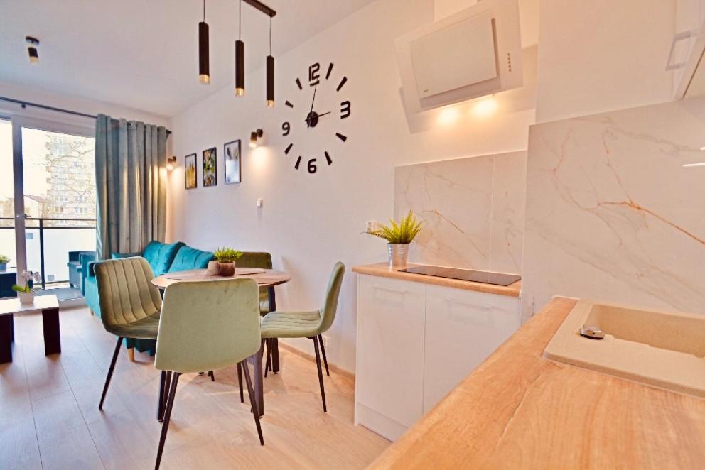 Apartment Green With Private Bike Storage 斯维诺乌伊希切 外观 照片